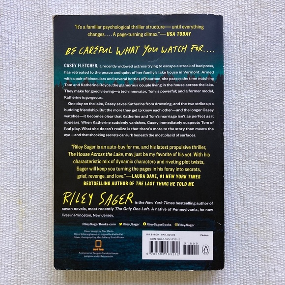 The House Across the Lake RILEY SAGER Paperback Book - Picture 2 of 3